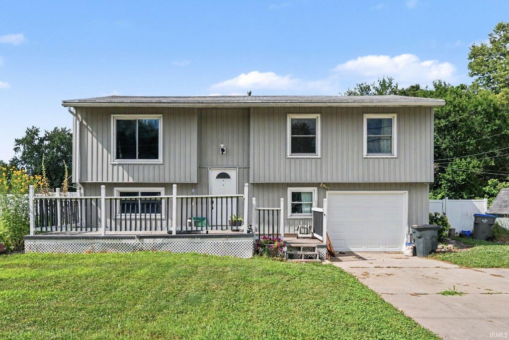 3121 Peddlers Village Road, Goshen, IN 46526