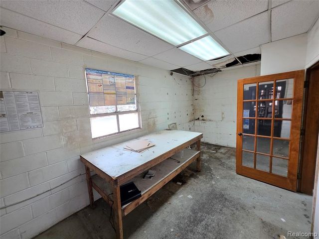 25249 W Warren Street, Dearborn Heights, MI 48127