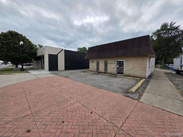 25249 W Warren Street, Dearborn Heights, MI 48127