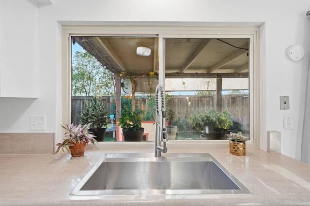 2327 Amber Lane, Escondido, CA 92026