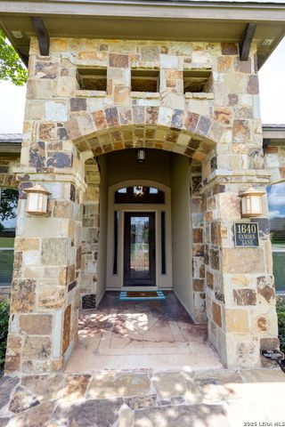 1640 CAMDEN LN, Pleasanton, TX 78064