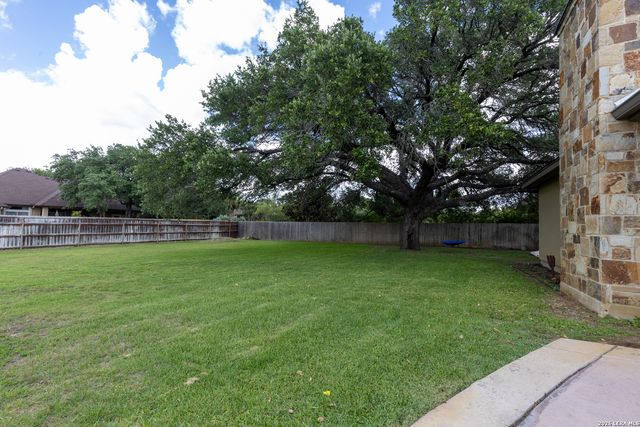 1640 CAMDEN LN, Pleasanton, TX 78064