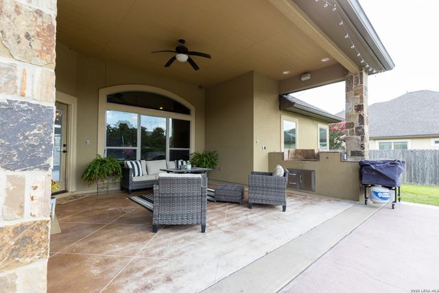 1640 CAMDEN LN, Pleasanton, TX 78064