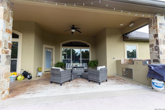 1640 CAMDEN LN, Pleasanton, TX 78064