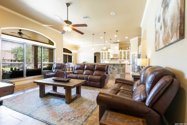 1640 CAMDEN LN, Pleasanton, TX 78064