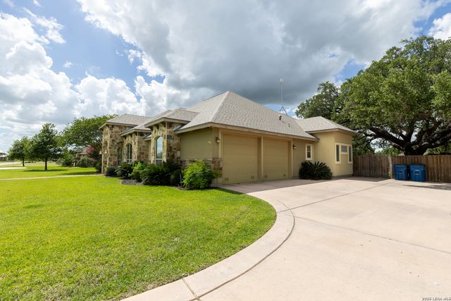 1640 CAMDEN LN, Pleasanton, TX 78064