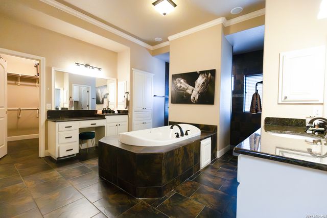1640 CAMDEN LN, Pleasanton, TX 78064