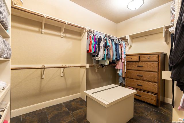 1640 CAMDEN LN, Pleasanton, TX 78064