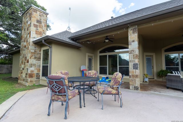 1640 CAMDEN LN, Pleasanton, TX 78064
