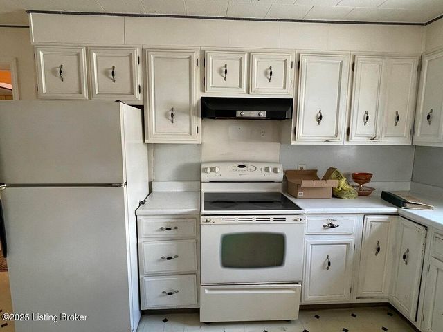 8354 W Kent SR 256, Lexington, IN 47138