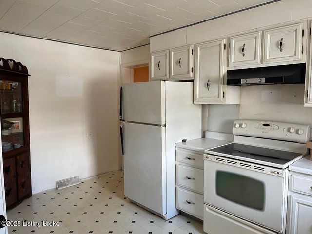 8354 W Kent SR 256, Lexington, IN 47138