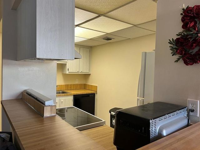 1807 Fairview Villas Drive 3, Palm Springs, FL 33406