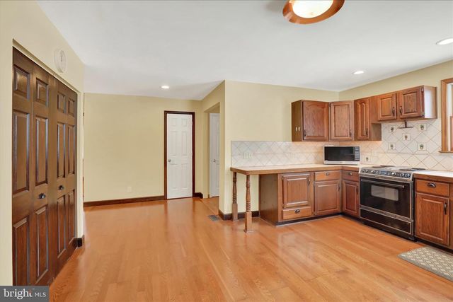 1239 S MEADOW LN, Palmyra, PA 17078