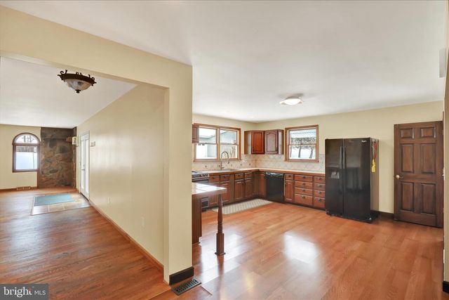 1239 S MEADOW LN, Palmyra, PA 17078