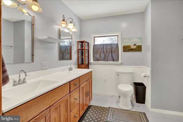 1239 S MEADOW LN, Palmyra, PA 17078