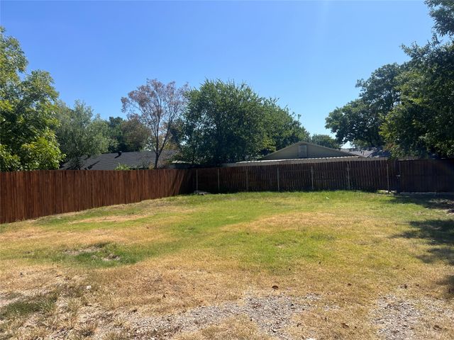 366 S St Augustine Drive, Dallas, TX 75217