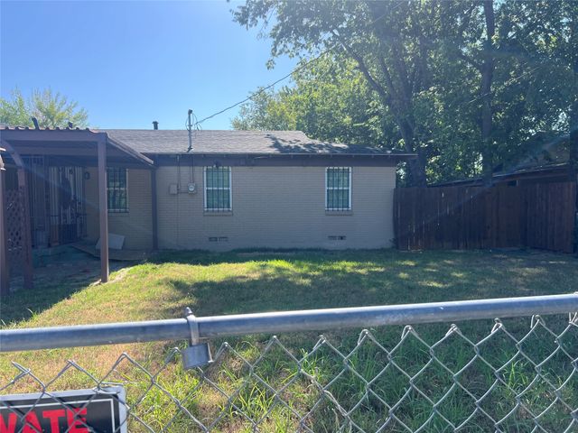 366 S St Augustine Drive, Dallas, TX 75217