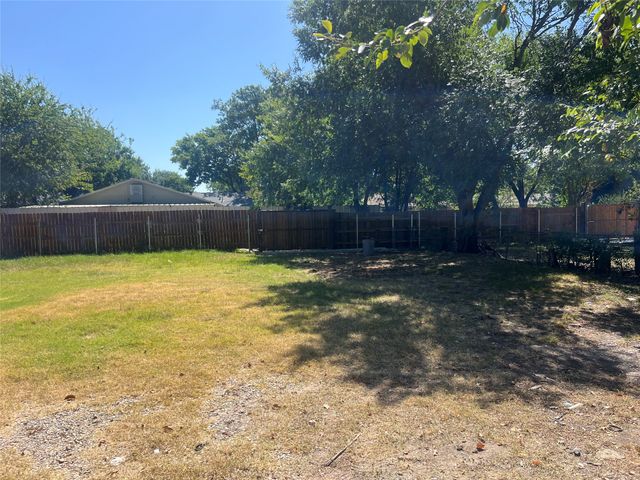 366 S St Augustine Drive, Dallas, TX 75217