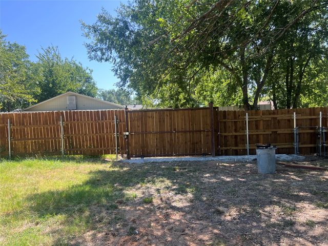 366 S St Augustine Drive, Dallas, TX 75217