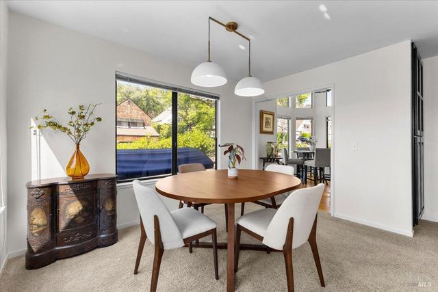 1367 Sylvan Ct, Healdsburg, CA 95448