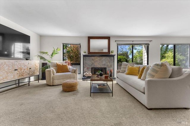 1367 Sylvan Ct, Healdsburg, CA 95448