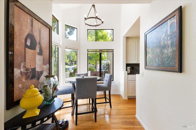 1367 Sylvan Ct, Healdsburg, CA 95448