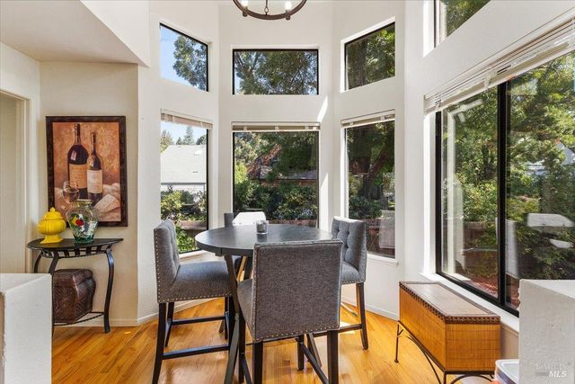 1367 Sylvan Ct, Healdsburg, CA 95448