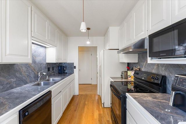 1367 Sylvan Ct, Healdsburg, CA 95448