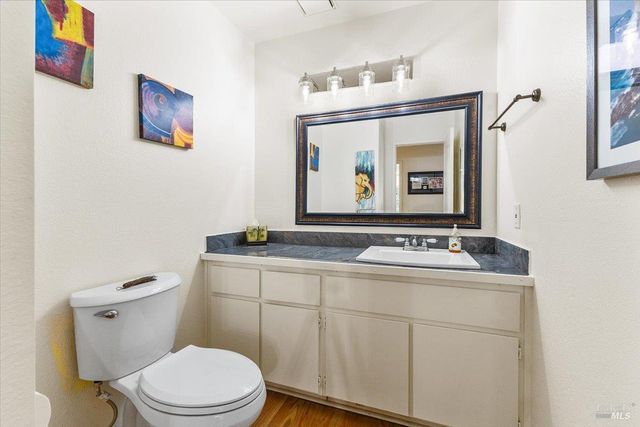 1367 Sylvan Ct, Healdsburg, CA 95448