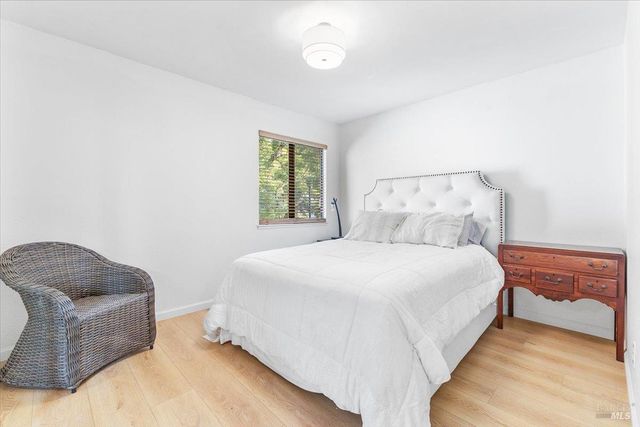 1367 Sylvan Ct, Healdsburg, CA 95448