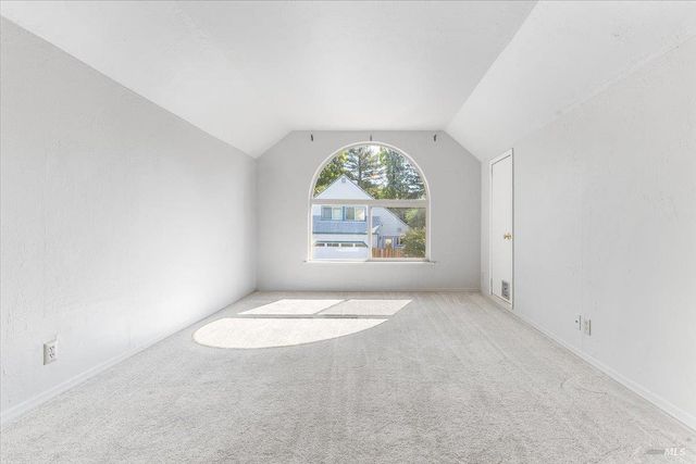 1367 Sylvan Ct, Healdsburg, CA 95448