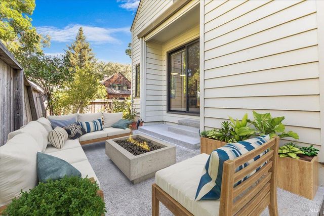 1367 Sylvan Ct, Healdsburg, CA 95448