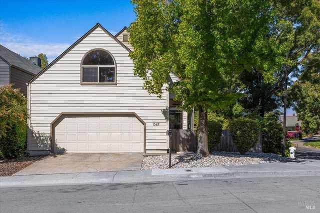 1367 Sylvan Ct, Healdsburg, CA 95448