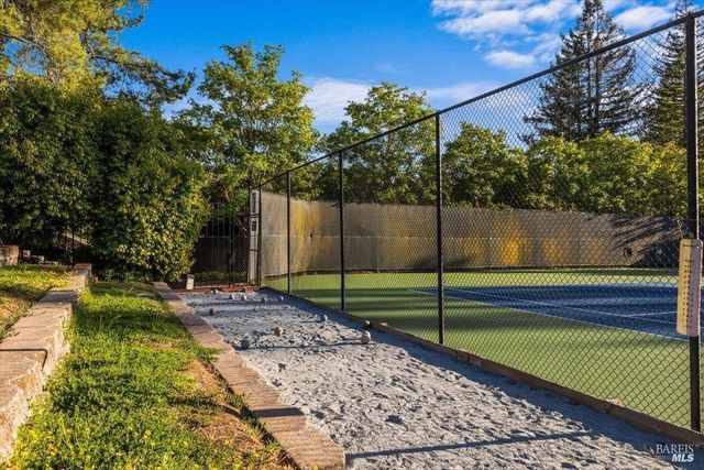 1367 Sylvan Ct, Healdsburg, CA 95448