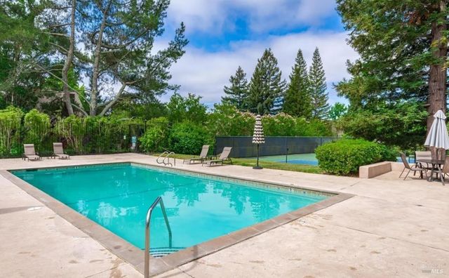 1367 Sylvan Ct, Healdsburg, CA 95448