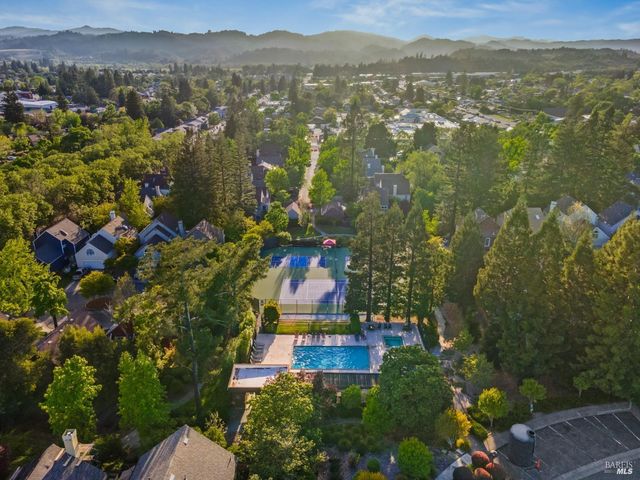 1367 Sylvan Ct, Healdsburg, CA 95448