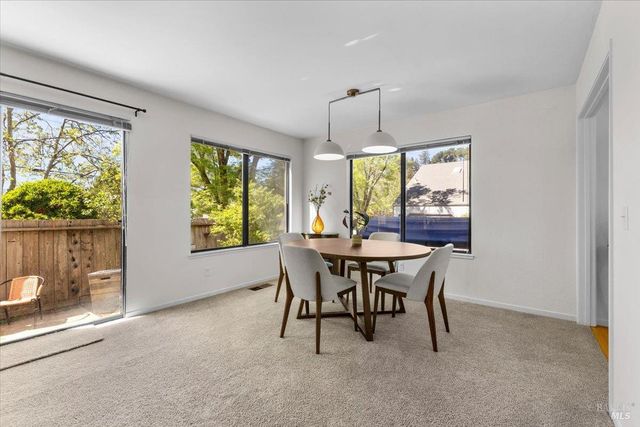 1367 Sylvan Ct, Healdsburg, CA 95448