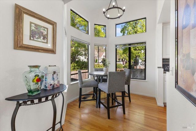 1367 Sylvan Ct, Healdsburg, CA 95448