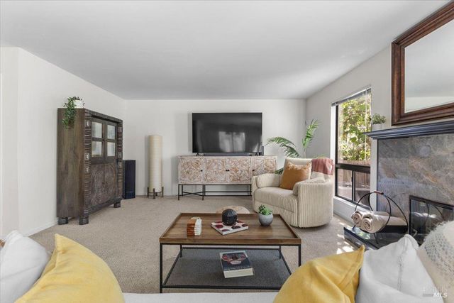 1367 Sylvan Ct, Healdsburg, CA 95448