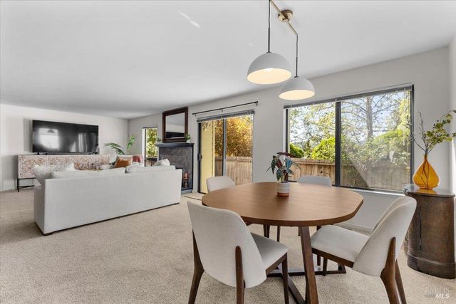 1367 Sylvan Ct, Healdsburg, CA 95448