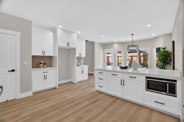 1217 San Simeon Dr, Roseville, CA 95661