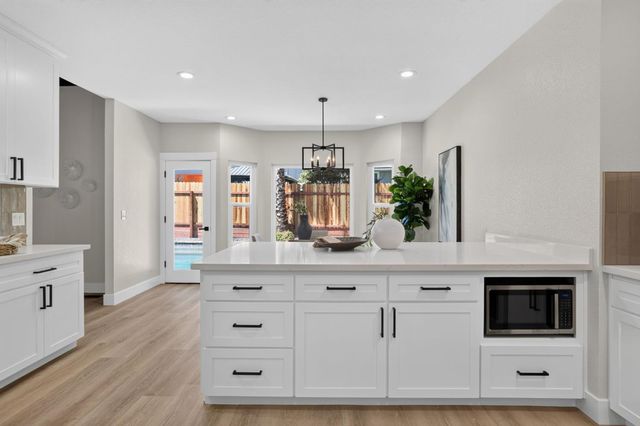 1217 San Simeon Dr, Roseville, CA 95661