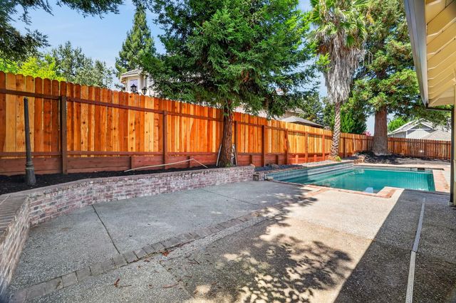 1217 San Simeon Dr, Roseville, CA 95661