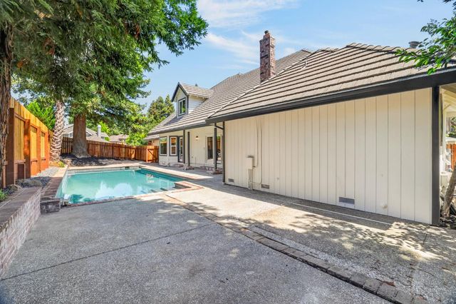 1217 San Simeon Dr, Roseville, CA 95661