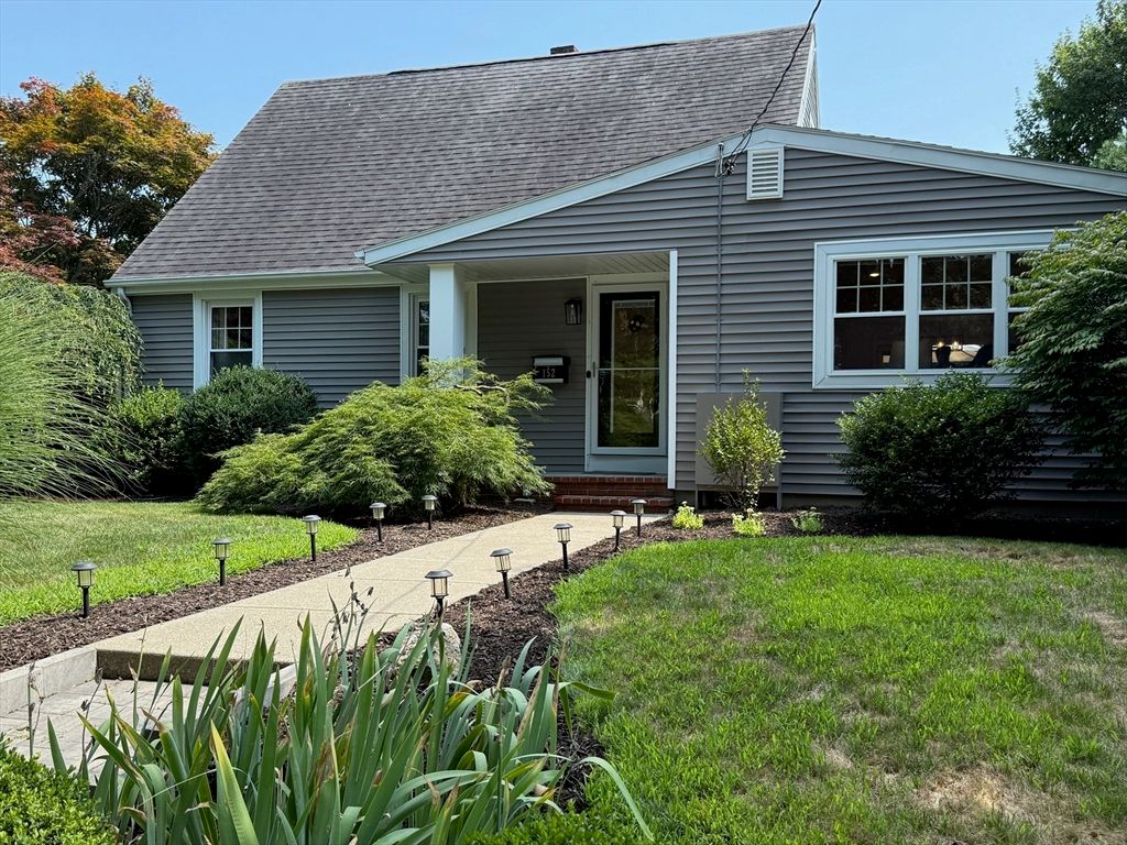 152 Huntington Ave, Dartmouth, MA 02747