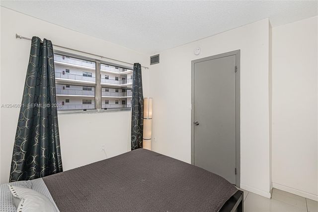 201 178th Dr 215, Sunny Isles Beach, FL 33160