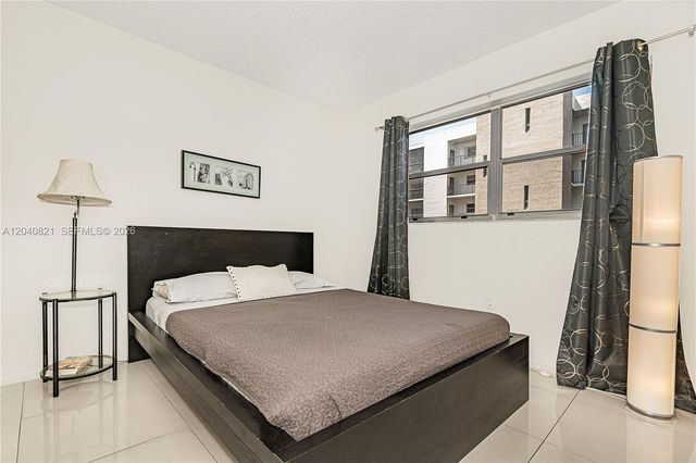 201 178th Dr 215, Sunny Isles Beach, FL 33160