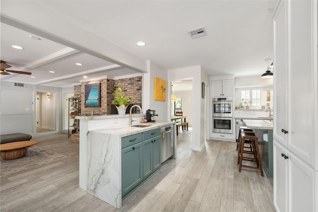 2030 Willowmoss Court, Houston, TX 77008