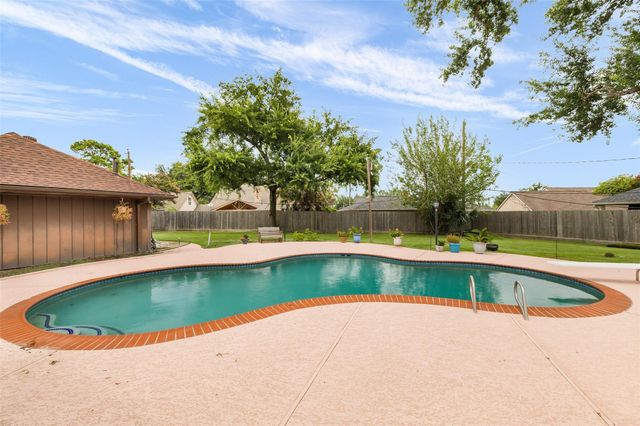 2030 Willowmoss Court, Houston, TX 77008