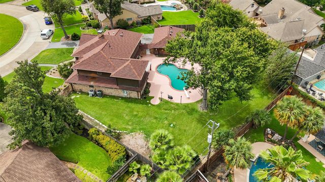 2030 Willowmoss Court, Houston, TX 77008